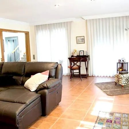 3 Bedrooms House With Jacuzzi Furnished Terrace And Wifi At 5 Km Away From The Дом отдыха