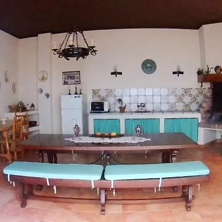3 Bedrooms House With Jacuzzi Furnished Terrace And Wifi At 5 Km Away From The Дом отдыха *
