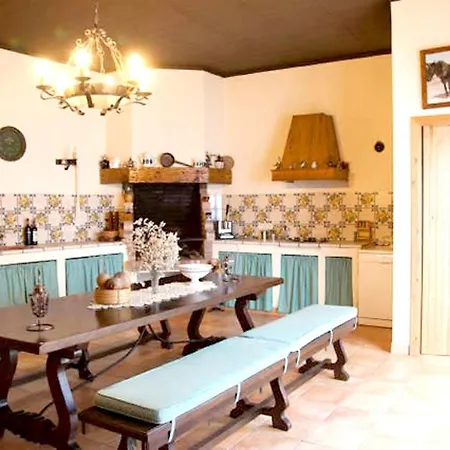 3 Bedrooms House With Jacuzzi Furnished Terrace And Wifi At 5 Km Away From The Дом отдыха *