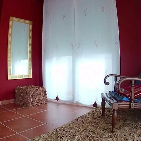 3 Bedrooms House With Jacuzzi Furnished Terrace And Wifi At 5 Km Away From The Hébergement de vacances *